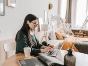 Haz que tu ambiente diario sea una MacBook Pro por solo $360