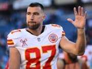 El entrenador de los Chiefs, Coy, habla sobre el futuro de Travis Kelce antes del partido del día de Navidad