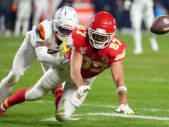 Travis Kelce lo deja todo en el campo en el que podría ser su último partido en casa