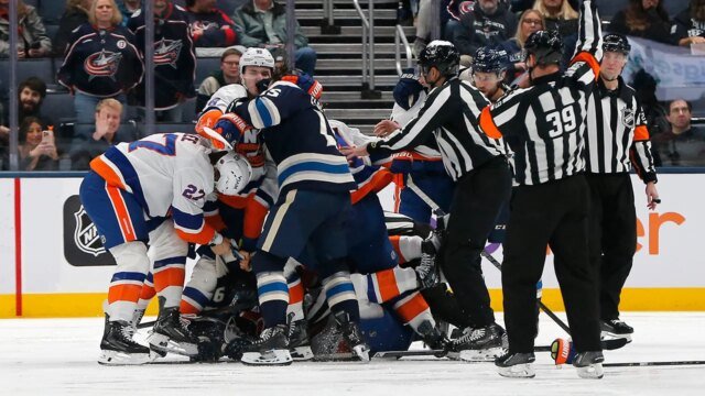 nhl-islanders-blue-jackets-fight-122925-1.jpg