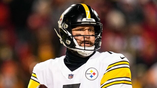 steelers-ben-roethlisberger-passes-vs-chiefs.jpg