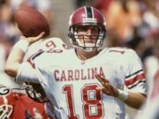 La leyenda del fútbol de Carolina del Sur, Steve Tanneyhill, falleció a la edad de 52 años.