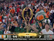 Los fanáticos del fútbol se sienten atraídos por el gráfico de transición amarilla de la bandera de ESPN durante los juegos de la CFP