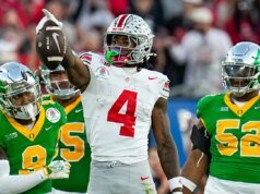 WR de 4,2 millones de dólares nombrado receptor abierto número uno en el fútbol universitario