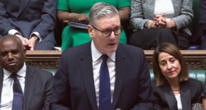 La estrella ‘waffling’ dio un giro de 180 grados en las brutales PMQ sobre una tarjeta de identificación caótica mientras los parlamentarios laboristas enojados dicen que no pueden defender la política gubernamental