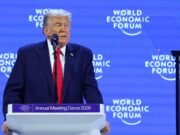 Trump dice a los líderes europeos que todos “hablarán alemán y un poco de japonés”, excepto Estados Unidos, mientras defiende el plan de anexión de Groenlandia.