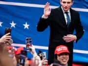 Barron llamó a la policía del Reino Unido después de presenciar a Trump ‘acariciando’ a una mujer en una videollamada