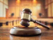 Mujer de la cárcel será encarcelada por malversación de fondos