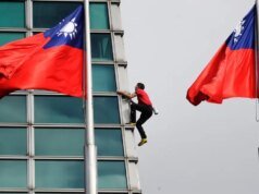 Alex Honnold, escalador ‘Free Solo’, sube el rascacielos Taipei 101