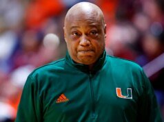 Baloncesto de la NCAA: Bill Courtney de Temple muere a los 55 años