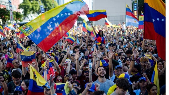 venezuelans-celebrate-maduro-ouster-argentina.jpg
