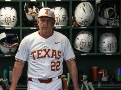 Volantis empata el conteo de ponches más alto de su carrera, el béisbol No. 3 de Texas arrasa con UC Davis