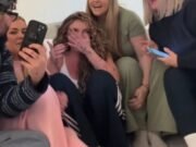 Jessie Nelson rompió a llorar cuando su llamamiento para financiar la detección de SMA1 alcanzó las 100.000 firmas y ahora será debatido por los parlamentarios, tras el devastador diagnóstico de sus hijas gemelas.