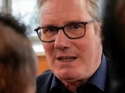 Los ministros abandonan el intento de retrasar las elecciones de 30 consejos en el último cambio de sentido extraordinario de Starmer