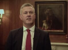 El rico exbanquero de HSBC que estafó £5.900 en billetes de tren mediante una estafa de billetes en un viaje desde su casa de £2 millones a Londres ha sido excluido de los ferrocarriles.