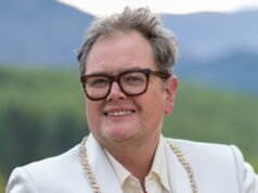 Alan Carr ha gastado dinero en un castillo de estilo traicionero de £ 3,25 millones en las fronteras escocesas, y los fanáticos podrán echar un vistazo al interior de la nueva serie de Disney+.