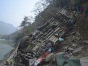 Mueren 19 británicos al caer un autobús a una zanja de 200 metros en Nepal