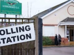 Starmer se enfrenta a una espera ansiosa mientras se cuentan los votos en las elecciones parciales de Gorton y Denton, y tanto Reform como los Verdes esperan asestar otro golpe al primer ministro.