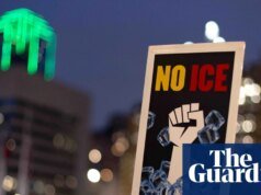 Juez declara nulo el juicio en el caso de protesta por la camiseta del abogado ‘antifa’ de Texas | Texas