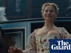 Conozca a la improbable estrella de Cumbres borrascosas que desgarran el corpiño: Martin Clunes Cumbres borrascosas