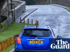 Los conductores rurales se enfrentarán a la factura más alta del impuesto a los vehículos eléctricos basado en el kilometraje del Reino Unido. Vehículos eléctricos, híbridos y de bajas emisiones.