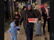 Nick Cannon lleva a sus cinco hijos a cenar a West Hollywood