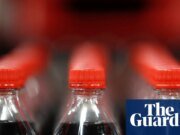 Organizaciones de derechos civiles estadounidenses demandaron a embotelladoras de Coca-Cola por excluir a hombres del evento de la administración Trump