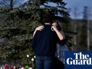 ‘¿Existe una palabra para eso?’ Tumbler Ridge busca la unidad en medio de una tormenta de dolor | Canadá