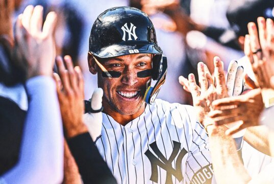 ¡Todos levántense! La estrella de los Yankees, Aaron Judge, conecta 2 jonrones en su debut en los entrenamientos de primavera