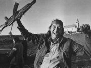 El 27 de febrero, el Movimiento Indio Americano ocupó Wounded Knee.