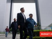 Hong Kong reanuda la encuesta salarial tras la congelación de los salarios de los funcionarios