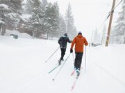 La comunidad de esquí de Sugar Bowl se tambalea después de que la madre de un joven corredor fuera identificada como víctima de una avalancha – Mercury News