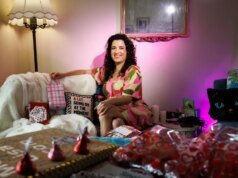 “MarryLisa.com” ¡La mujer que alquiló vallas publicitarias en la autopista 101 es San Valentín!