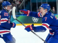 Estados Unidos se recuperó de un déficit inicial para dominar a Dinamarca en los Juegos Olímpicos.