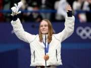 Corinne Stoddard ganó el bronce olímpico en pista corta y se convirtió en la primera mujer estadounidense en obtener una medalla en 2010.