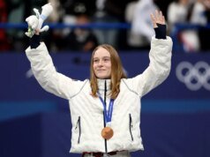 Corinne Stoddard ganó el bronce olímpico en pista corta y se convirtió en la primera mujer estadounidense en obtener una medalla en 2010.