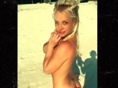 Britney Spears hace alarde de sus nalgas en una foto de playa nudista