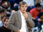 El ex entrenador de los Nuggets, Doug Moe, murió a los 87 años después de una larga batalla contra el cáncer.