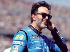 Jimmie Johnson adopta ‘Eye Candy’ de Mint 400 con transmisión en vivo