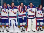 Ex estrella de la NHL ataca a los críticos del hockey masculino del equipo de EE. UU.