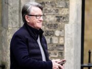 Un ex embajador del Reino Unido en Estados Unidos ha sido arrestado acusado de mala conducta en un cargo público