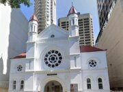 Hombre acusado de dañar una sinagoga con un camión en Brisbane