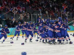 La selección femenina de hockey de Estados Unidos ganó el oro en tiempo extra contra Canadá