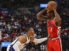 Los Clippers tienen una nueva preocupación por la lesión de Kawhi Leonard después de una salida temprana contra los Kings