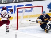 Un comienzo salvaje para el fin de semana del campeonato de hockey y una actualización de bracketología: caída del disco