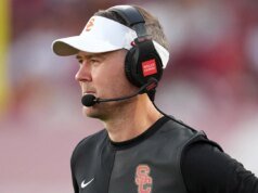 El entrenador de la USC se está consolidando como el principal reclutador en el fútbol universitario.