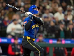 Cole Young brinda la respuesta ideal a los Marineros después de la lucha de la noche inaugural