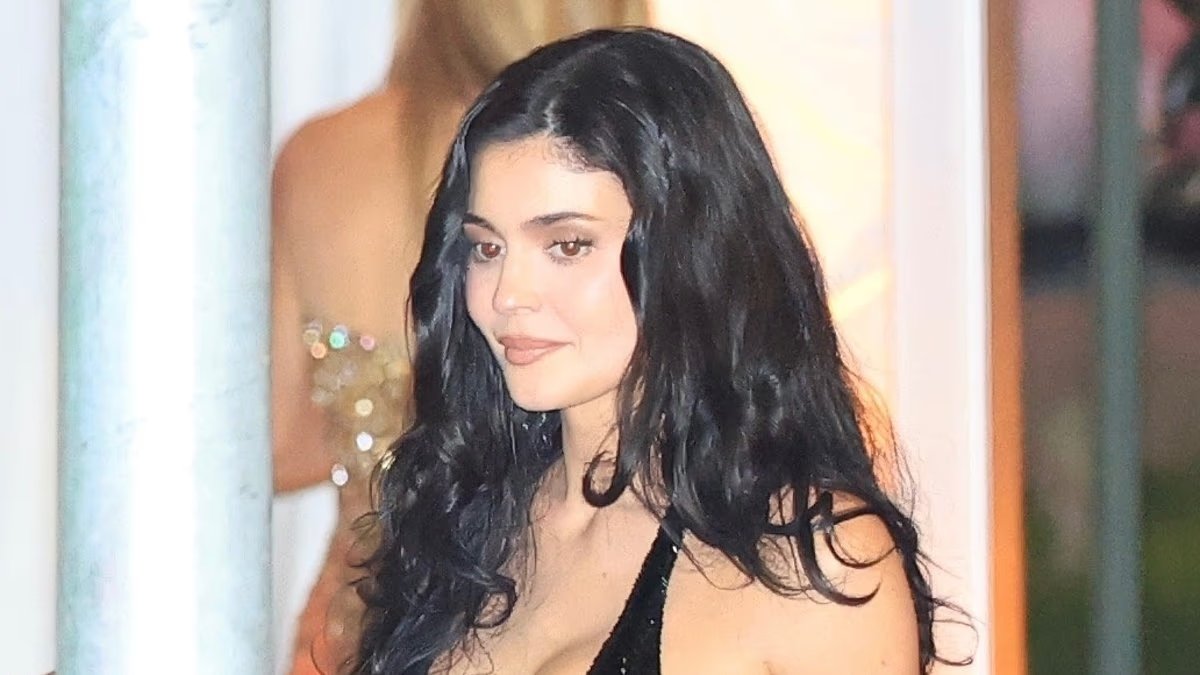 Kylie Jenner y Timothee Chalamet apoyados por su familia mientras una pareja angustiada recorre la reunión del equipo Kardashian después de la humillación y el desaire al mejor actor en la noche de los Oscar.