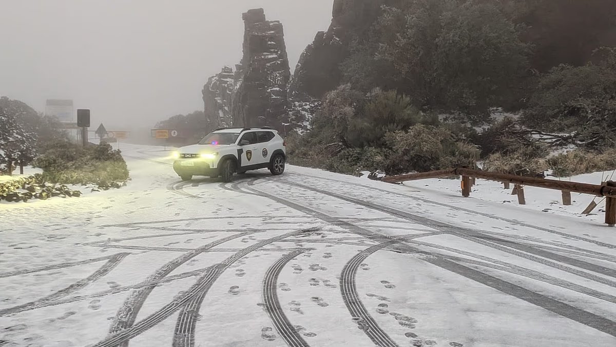 Emergencia declarada en Canarias con ‘el peor temporal en más de una década’, mal tiempo y hasta nieve