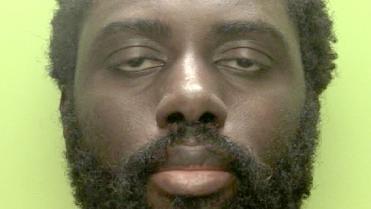 El zar racial atacó la ideología de los vigilantes, lo que provocó que los activistas desestimaran al triple asesino de Nottingham como negro.